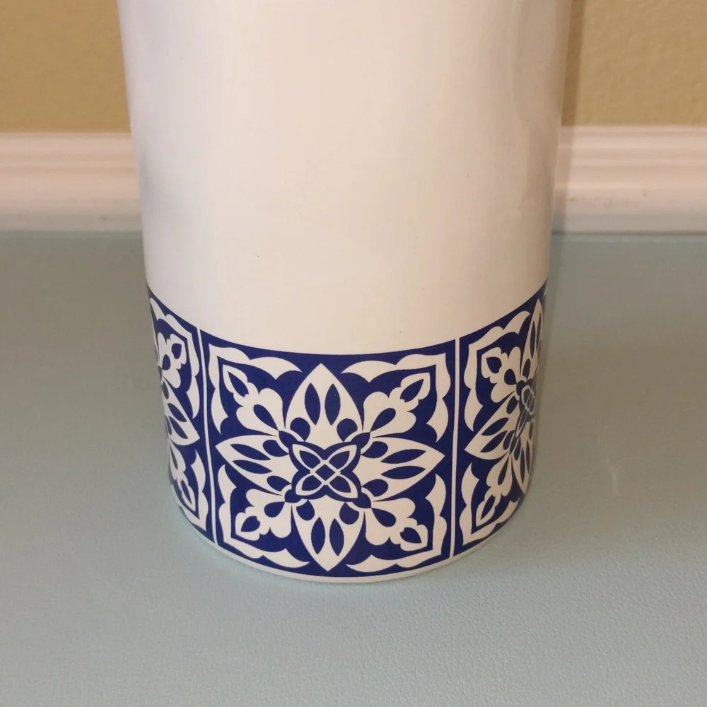 N/A ceramic vase